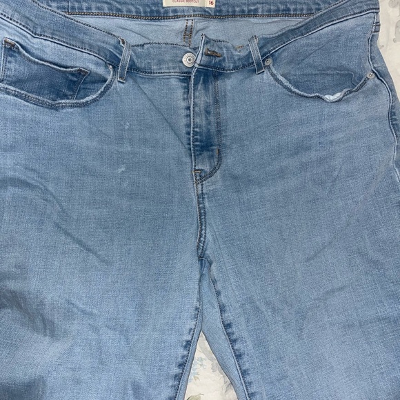 Levi's Women's Light Blue Straight Leg Jeans - Picture 3 of 5